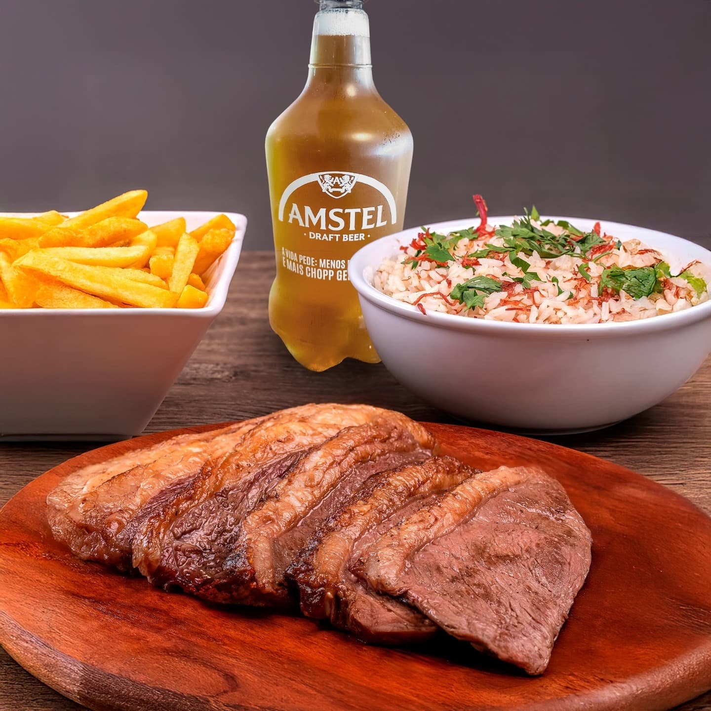 Baby beef com fritas e arroz